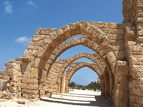 arches des édifices croisés