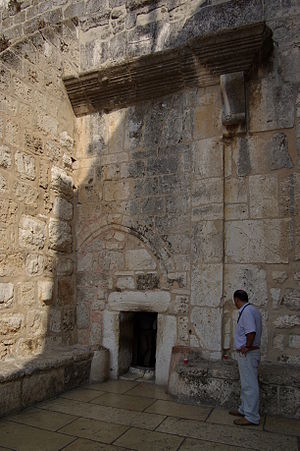 La Porte étroite, comme ici à la basilique de la Nativité à Bethleem rappelle la difficulté de croire.