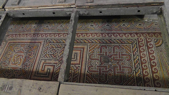 Mosaïques sous le plancher