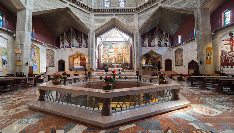 Intérieur de la basilique de l’Annonciation