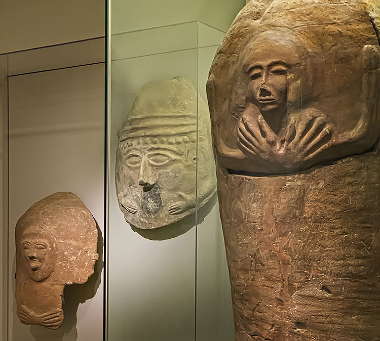 Couvercles de sarcophages